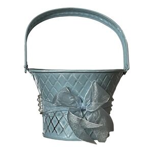 METAL Easter/Cottage Core basket/plant container.